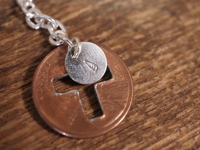 159900